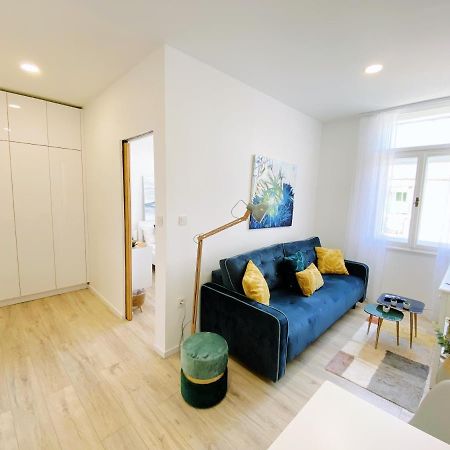 Апартаменты New Stylish & Modern Studio Apart - With Sea View Пула Экстерьер фото