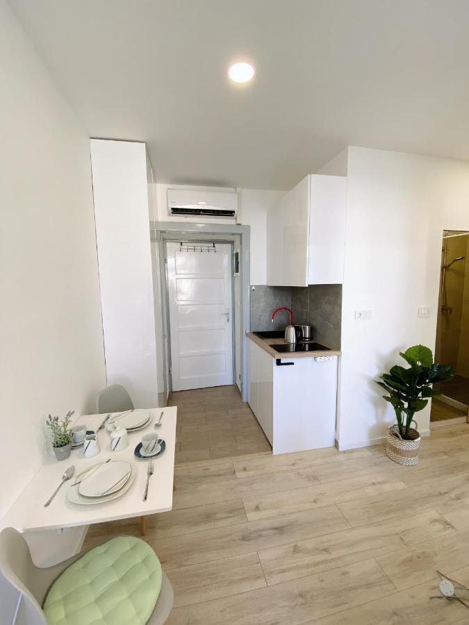 Апартаменты New Stylish & Modern Studio Apart - With Sea View Пула Экстерьер фото