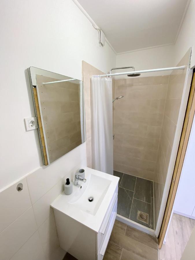 Апартаменты New Stylish & Modern Studio Apart - With Sea View Пула Экстерьер фото