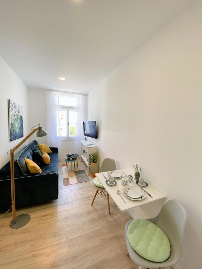 Апартаменты New Stylish & Modern Studio Apart - With Sea View Пула Экстерьер фото
