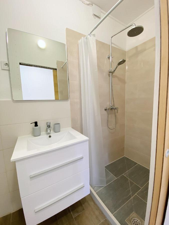 Апартаменты New Stylish & Modern Studio Apart - With Sea View Пула Экстерьер фото