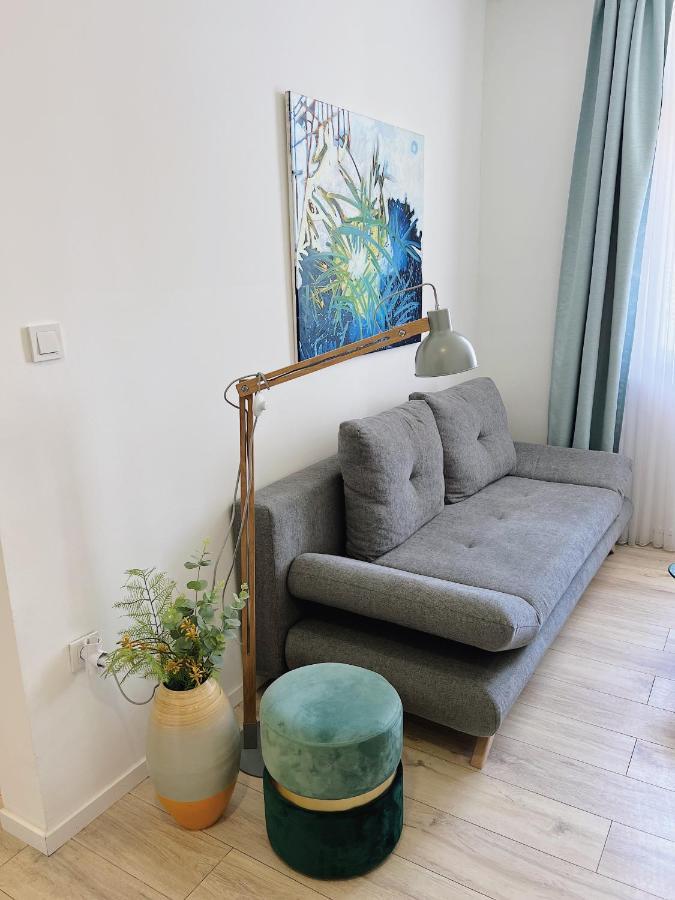 Апартаменты New Stylish & Modern Studio Apart - With Sea View Пула Экстерьер фото
